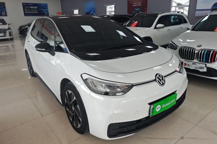 Used Volkswagen ID.3 2024 Outstanding Edition Front Right 45 Deg