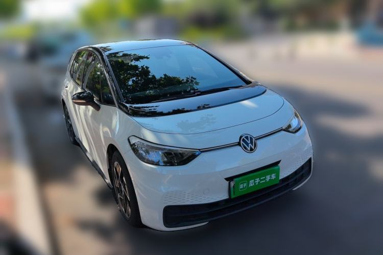 Used Volkswagen ID.3 2024 Outstanding Edition Front Right 45 Deg