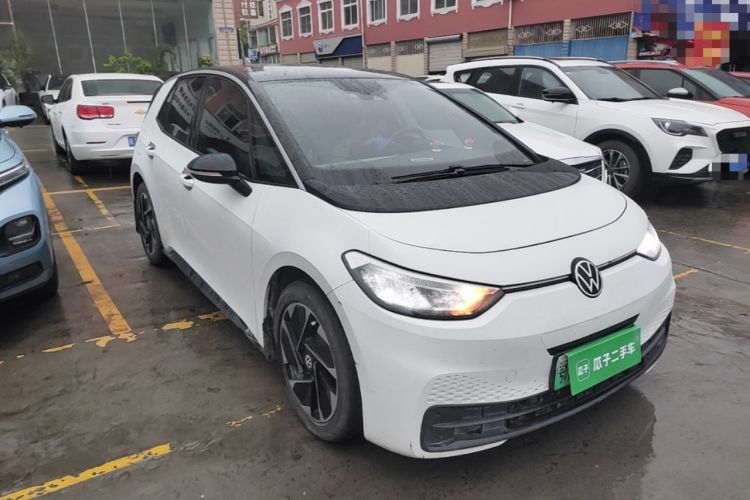 Used Volkswagen ID.3 2024 Outstanding Edition Front Right 45 Deg