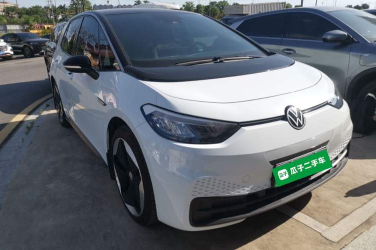 Used Volkswagen ID.3 2024 Pure & Smart Edition Front Right 45 Deg