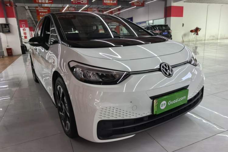 Used Volkswagen ID.3 2024 Pure & Smart Edition Front Right 45 Deg