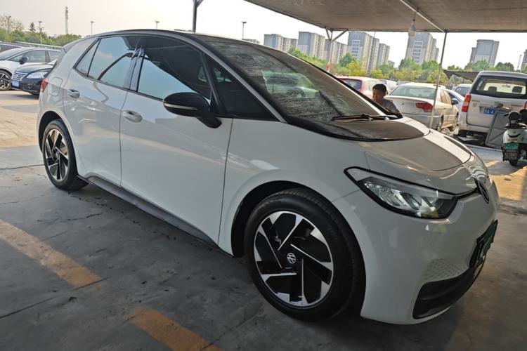 Used Volkswagen ID.3 2024 Outstanding Edition Front Right 45 Deg
