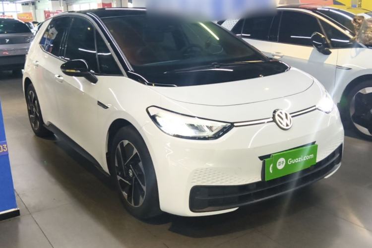 Used Volkswagen ID.3 2024 Outstanding Edition Front Right 45 Deg