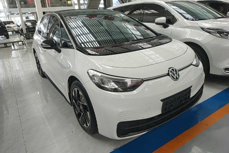 Used Volkswagen ID.3 2024 Outstanding Edition Front Right 45 Deg