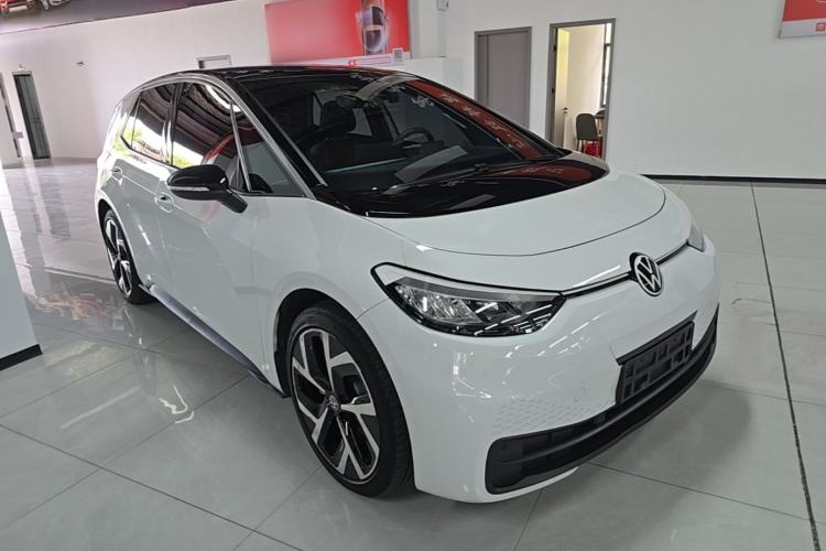 Used Volkswagen ID.3 2024 Outstanding Edition Front Right 45 Deg