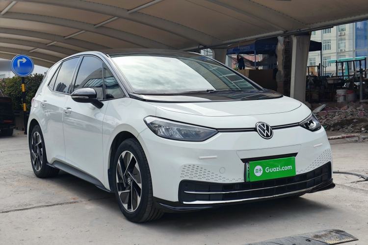 Used Volkswagen ID.3 2024 Pure & Smart Edition Front Right 45 Deg