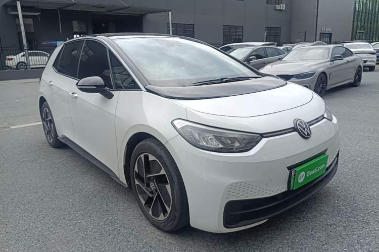 Used Volkswagen ID.3 2024 Outstanding Edition Front Right 45 Deg