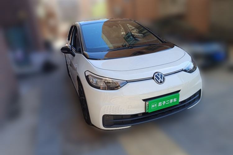 Used Volkswagen ID.3 2024 Outstanding Edition Front Right 45 Deg