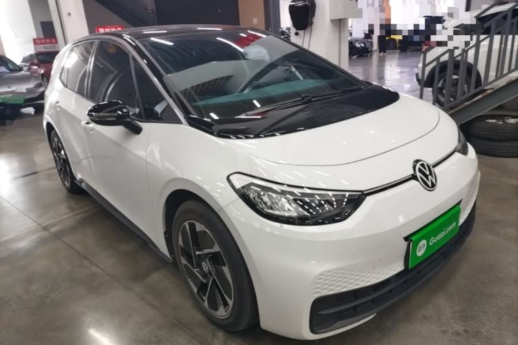 Used Volkswagen ID.3 2024 Outstanding Edition Front Right 45 Deg