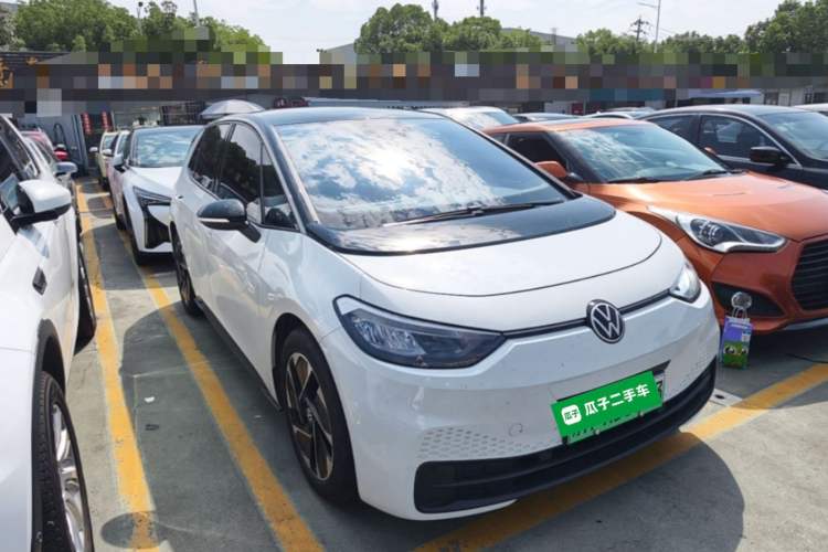 Used Volkswagen ID.3 2024 Pure & Smart Edition Front Right 45 Deg