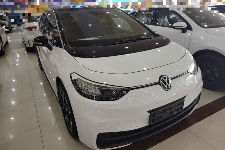 Used Volkswagen ID.3 2024 Outstanding Edition Front Right 45 Deg