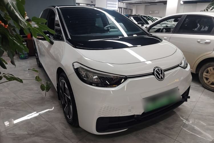 Used Volkswagen ID.3 2024 Outstanding Edition Front Right 45 Deg