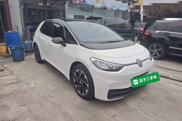 Used Volkswagen ID.3 2024 Pure & Smart Edition Front Right 45 Deg