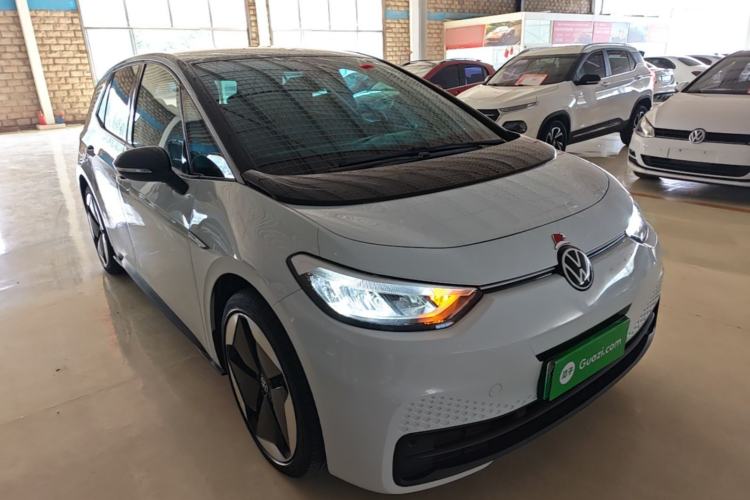 Used Volkswagen ID.3 2024 Pure & Smart Edition Front Right 45 Deg
