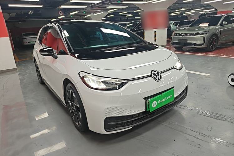 Used Volkswagen ID.3 2024 Outstanding Edition Front Right 45 Deg