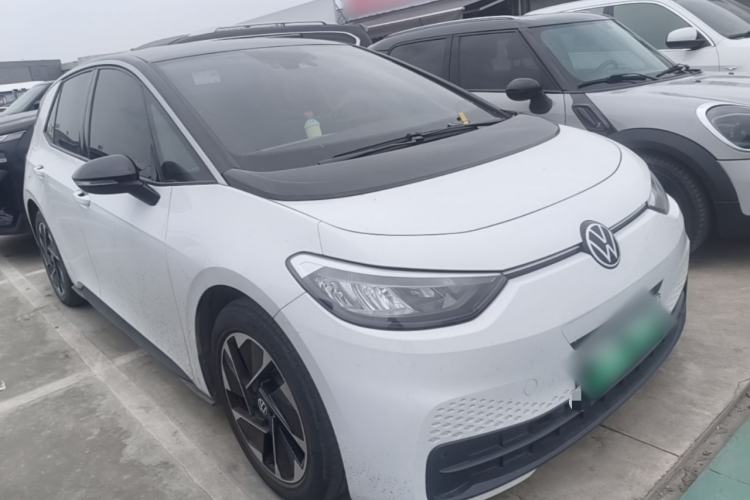 Used Volkswagen ID.3 2024 Outstanding Edition Front Right 45 Deg
