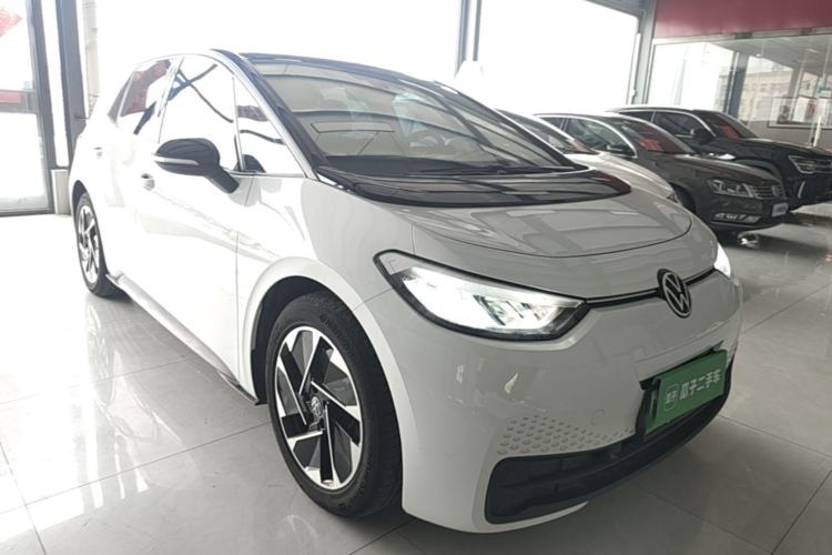 Used Volkswagen ID.3 2024 Outstanding Edition Front Right 45 Deg