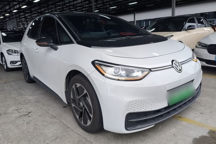 Used Volkswagen ID.3 2024 Intelligent Edition Front Right 45 Deg