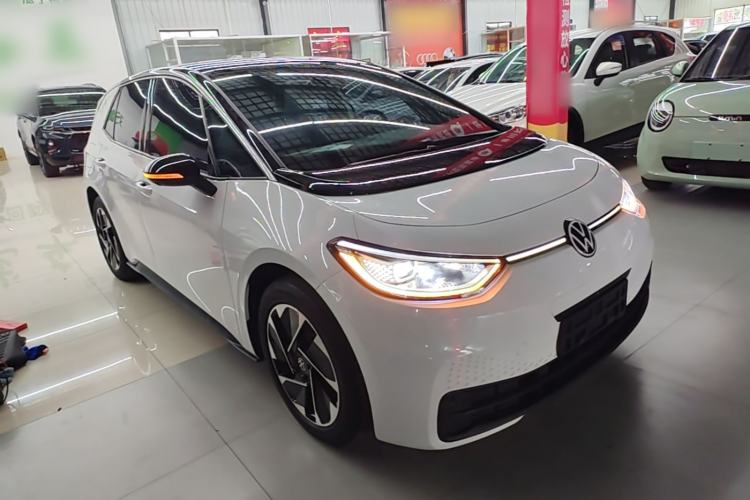 Used Volkswagen ID.3 2024 Intelligent Edition Front Right 45 Deg