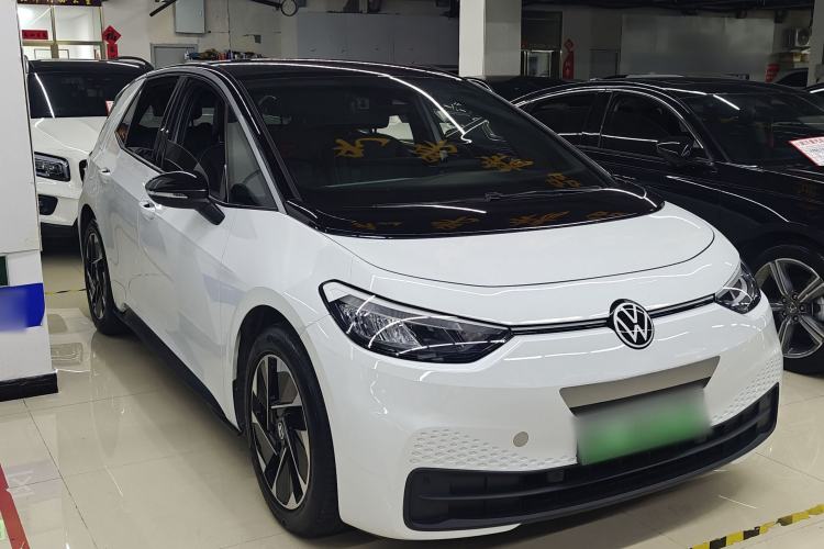 Used Volkswagen ID.3 2024 Pure & Smart Edition Front Right 45 Deg