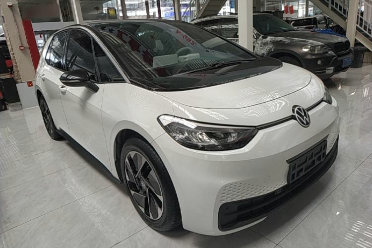 Used Volkswagen ID.3 2024 Outstanding Edition Front Right 45 Deg