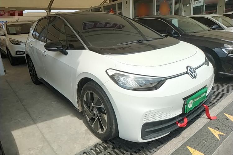 Used Volkswagen ID.3 2024 Outstanding Edition Front Right 45 Deg