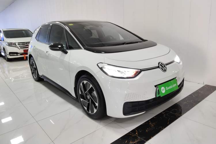 Used Volkswagen ID.3 2024 Outstanding Edition Front Right 45 Deg