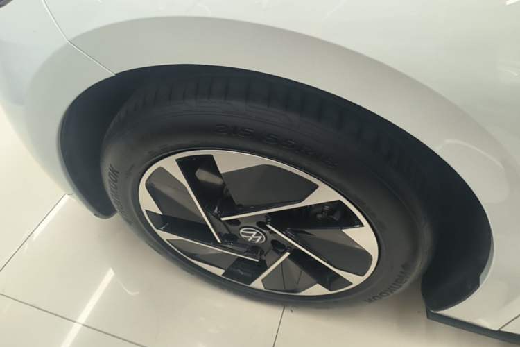 Used Volkswagen ID.3 2024 Pure & Smart Edition Left Front Wheel Hub