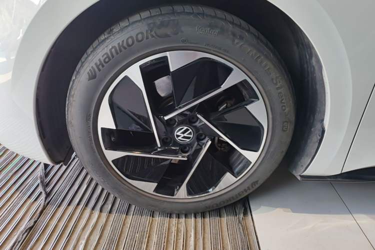 Used Volkswagen ID.3 2024 Pure & Smart Edition Left Front Wheel Hub