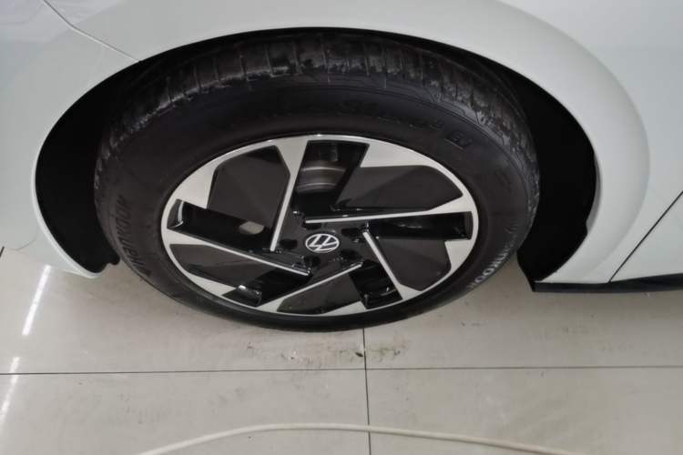 Used Volkswagen ID.3 2024 Pure & Smart Edition Left Front Wheel Hub