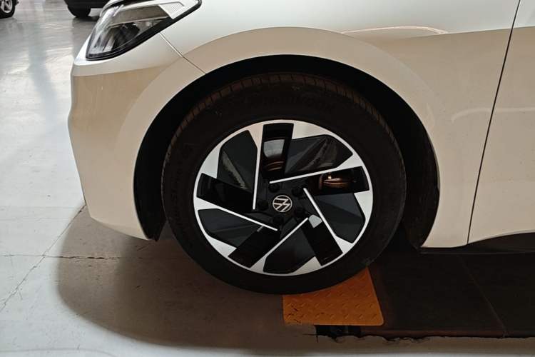 Used Volkswagen ID.3 2024 Pure & Smart Edition Left Front Wheel Hub