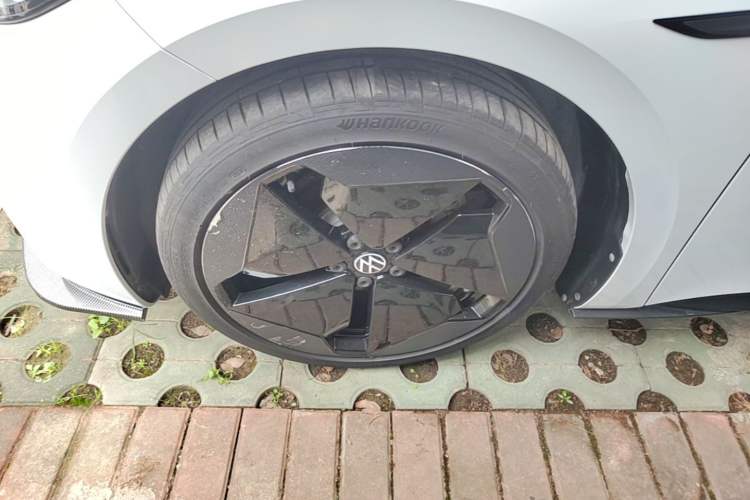 Used Volkswagen ID.3 2024 Pure & Smart Edition Left Front Wheel Hub