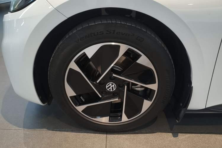 Used Volkswagen ID.3 2024 Outstanding Edition Left Front Wheel Hub