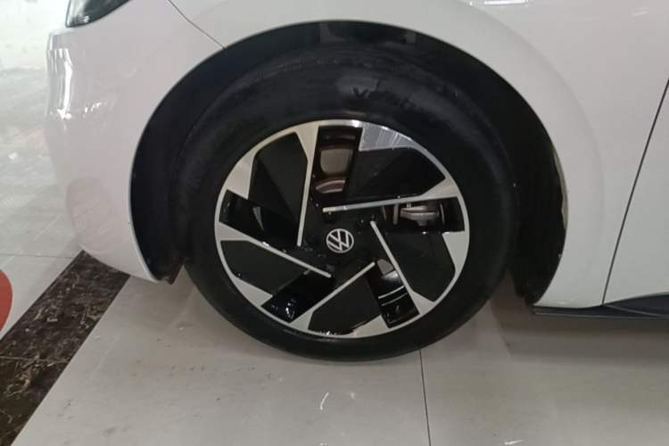 Used Volkswagen ID.3 2024 Pure & Smart Edition Left Front Wheel Hub