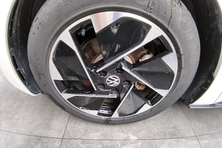 Used Volkswagen ID.3 2024 Pure & Smart Edition Left Front Wheel Hub