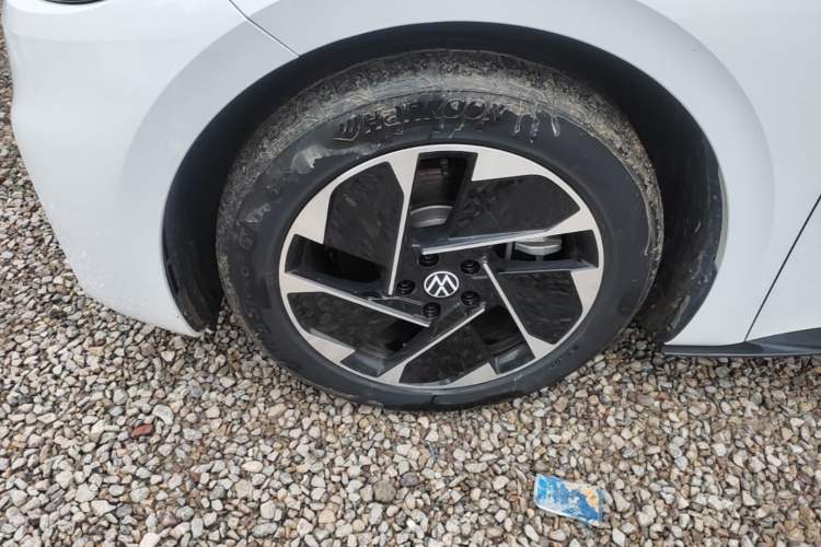 Used Volkswagen ID.3 2024 Outstanding Edition Left Front Wheel Hub