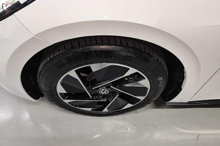 Used Volkswagen ID.3 2024 Pure & Smart Edition Left Front Wheel Hub