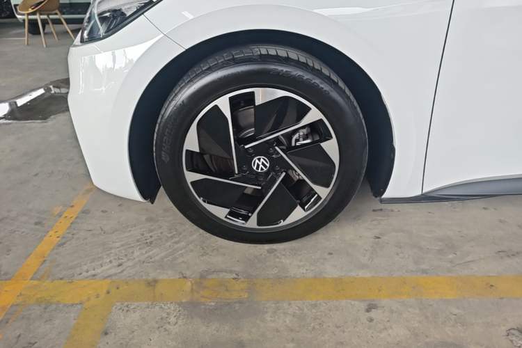 Used Volkswagen ID.3 2024 Pure & Smart Edition Left Front Wheel Hub