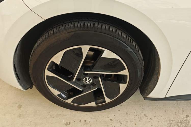 Used Volkswagen ID.3 2024 Outstanding Edition Left Front Wheel Hub