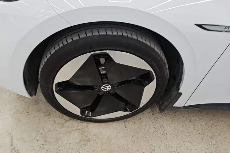 Used Volkswagen ID.3 2024 Pure & Smart Edition Left Front Wheel Hub