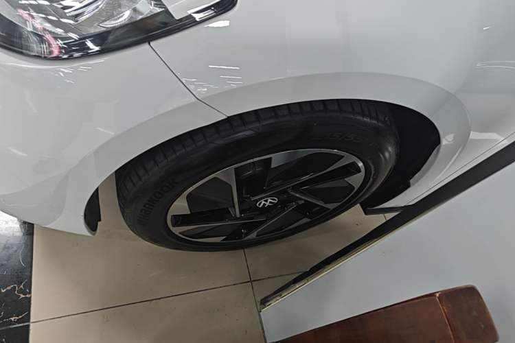 Used Volkswagen ID.3 2024 Pure & Smart Edition Left Front Wheel Hub