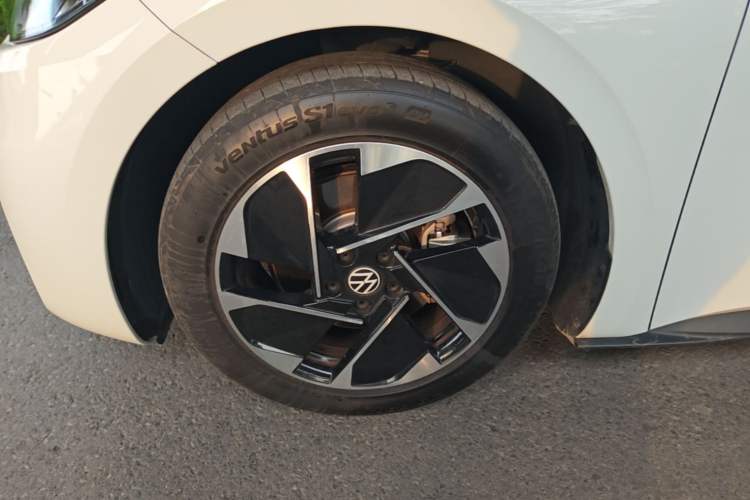 Used Volkswagen ID.3 2024 Outstanding Edition Left Front Wheel Hub