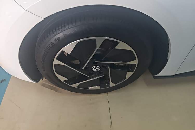 Used Volkswagen ID.3 2024 Pure & Smart Edition Left Front Wheel Hub