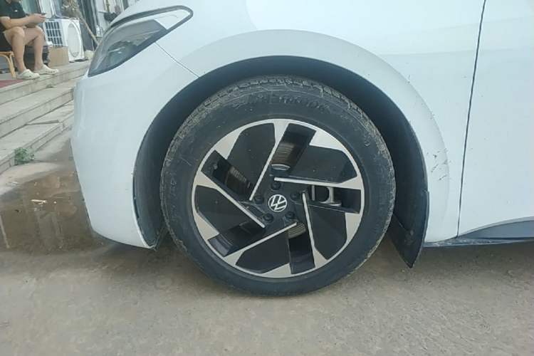 Used Volkswagen ID.3 2024 Outstanding Edition Left Front Wheel Hub