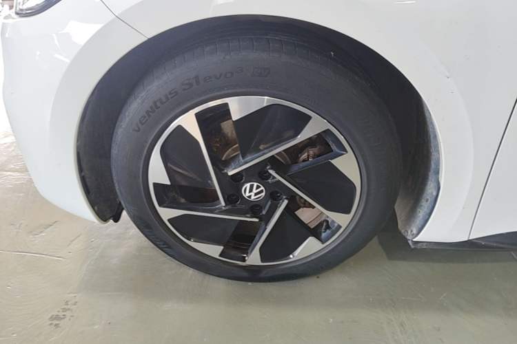 Used Volkswagen ID.3 2024 Pure & Smart Edition Left Front Wheel Hub