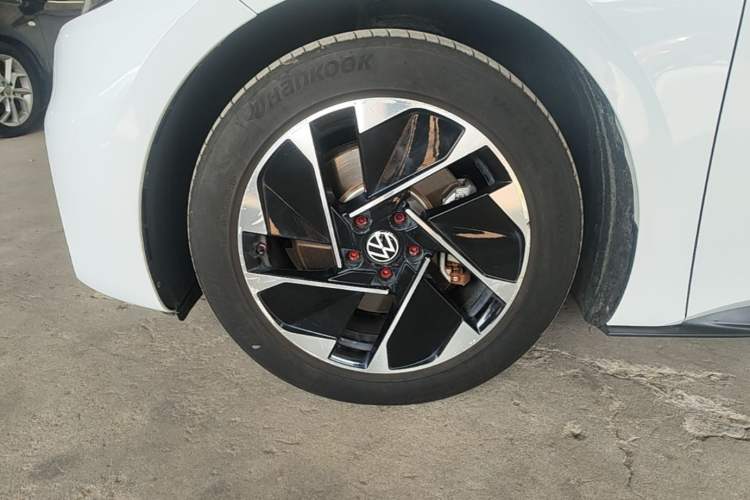 Used Volkswagen ID.3 2024 Outstanding Edition Left Front Wheel Hub