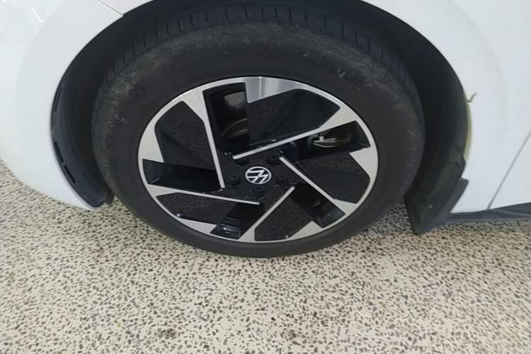 Used Volkswagen ID.3 2024 Outstanding Edition Left Front Wheel Hub
