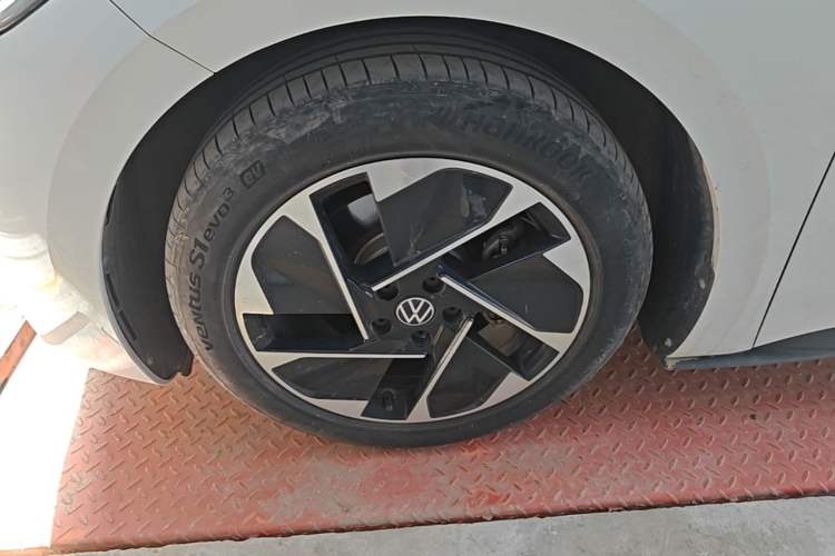 Used Volkswagen ID.3 2024 Pure & Smart Edition Left Front Wheel Hub