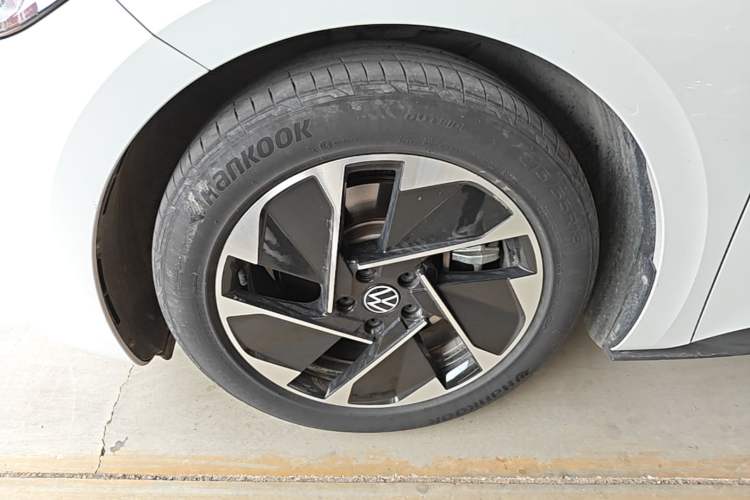 Used Volkswagen ID.3 2024 Pure & Smart Edition Left Front Wheel Hub
