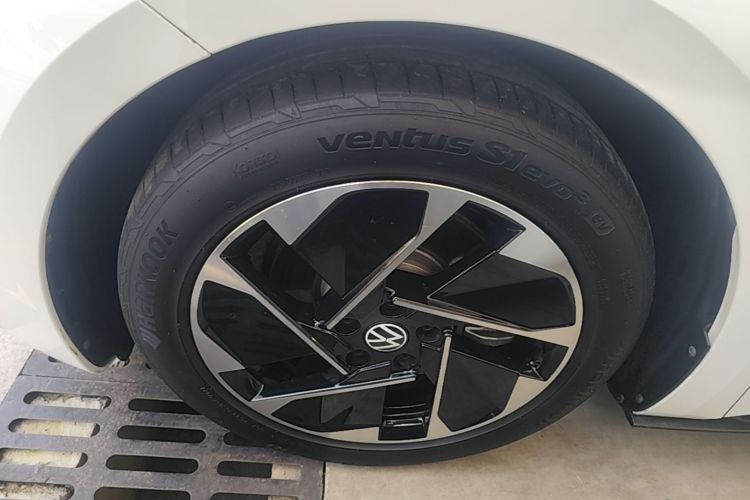 Used Volkswagen ID.3 2024 Outstanding Edition Left Front Wheel Hub